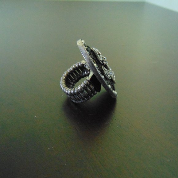 Costume Jewelry- monogram ring - Picture 3 of 12